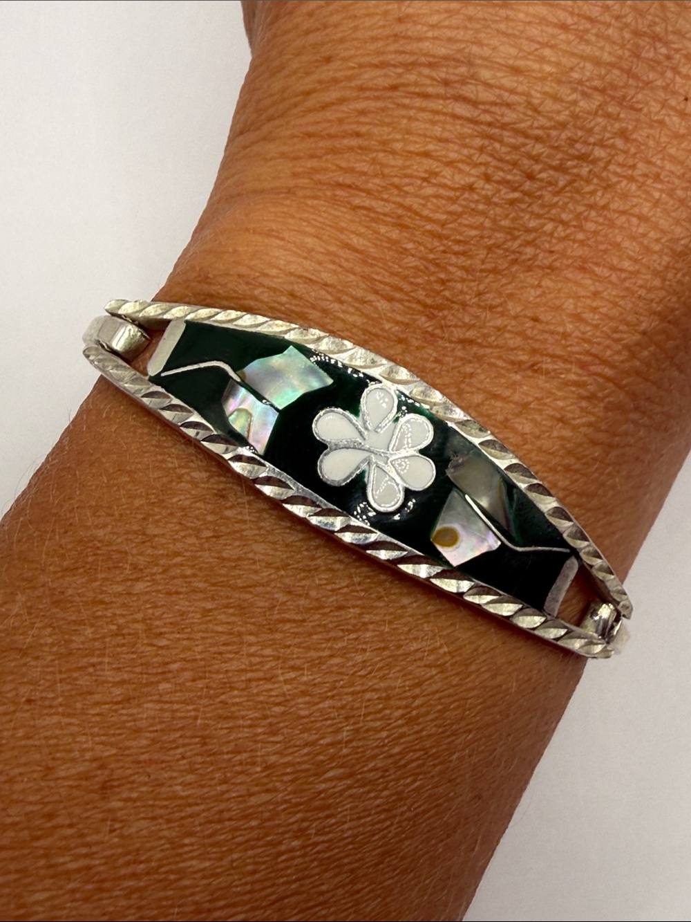 Vintage 925 Alpaca Mexico Silver Dark Green Mother of Pearl Bangle Bracelet